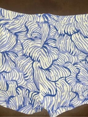 Lilly Pulitzer Blue and White Floral Zip-Back Shorts
